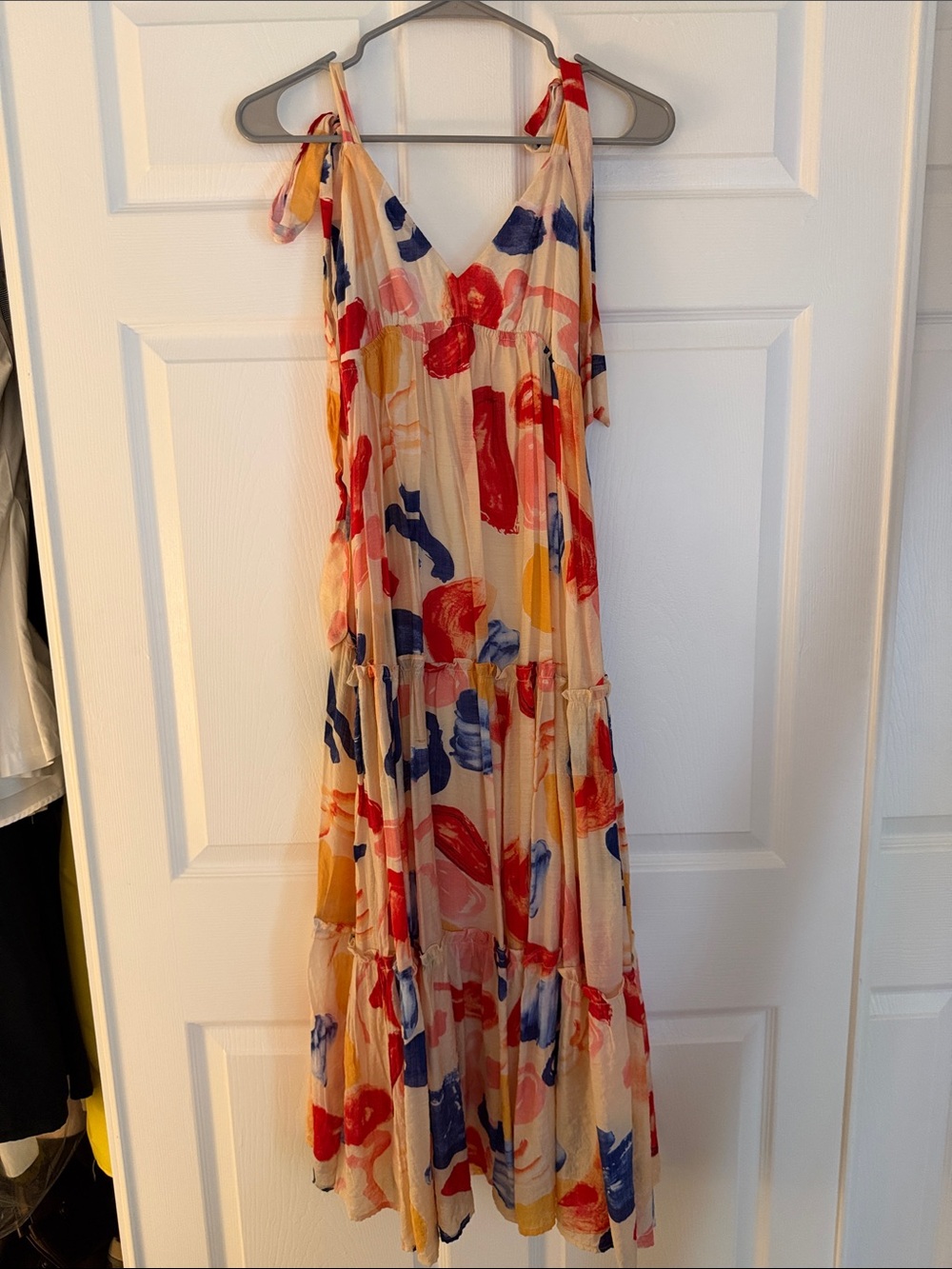 Boutique Tie-Shoulder Floral Print Maxi Dress in Cream and Red size M